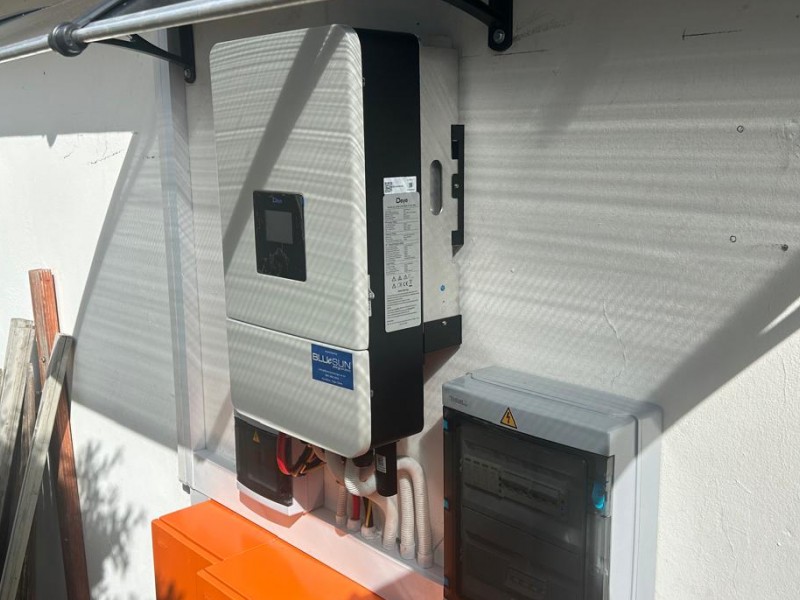 Newlands Outdoor Solar Hybrid